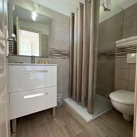 Les Jardins Sta Giulia Avec Piscine Hotel *