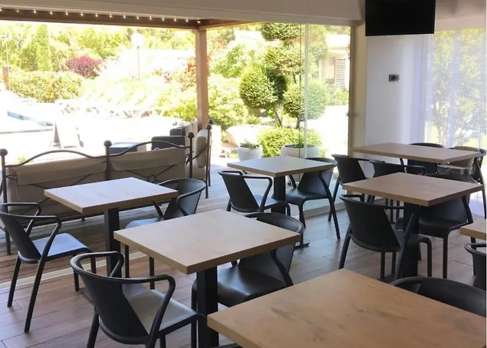 Hotel Les Jardins Sta Giulia Avec Piscine *