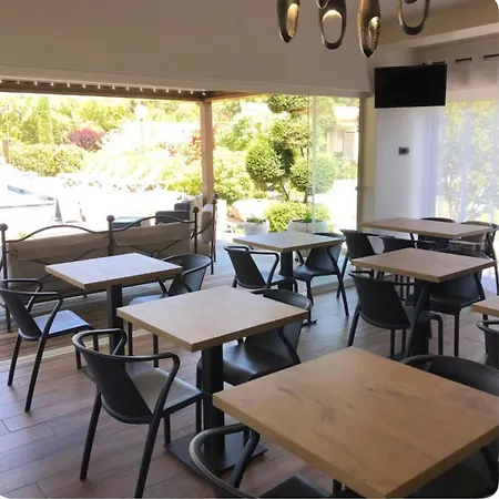 Hotel Les Jardins Sta Giulia Avec Piscine *