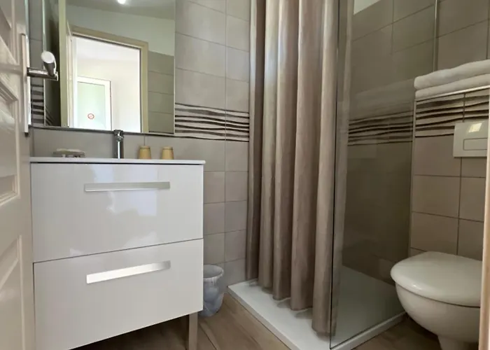 Les Jardins Sta Giulia Avec Piscine Hotel *